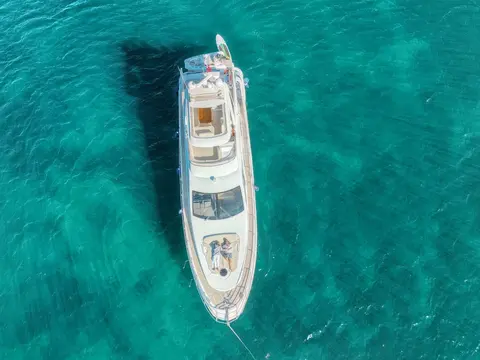 Not Dead Yet Yacht Charter, photograph 7