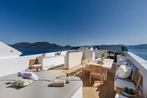 Nova Yacht Charter, photograph 9