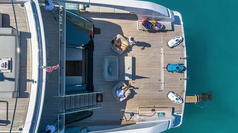 ON Time Yacht Charter, photograph 11