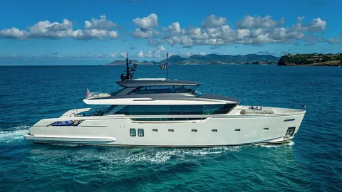ON Time Yacht Charter, photograph 3