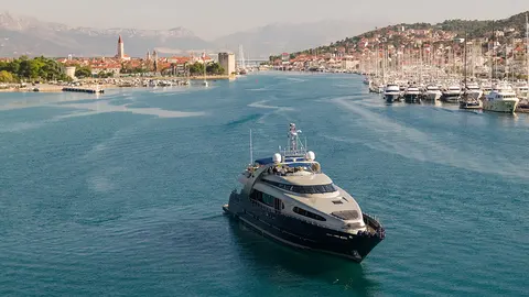 One Blue Yacht Charter, photograph 3
