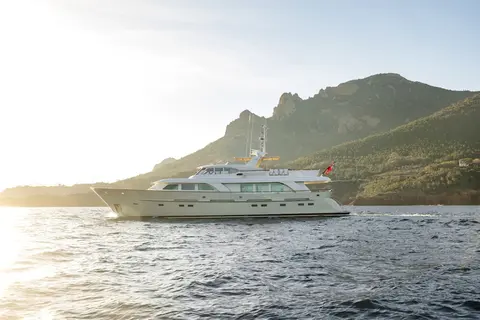 Orizzonte Yacht Charter, photograph 2