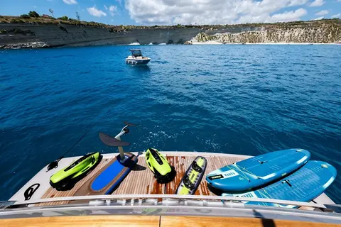 Penguins Yacht Charter, photograph 9