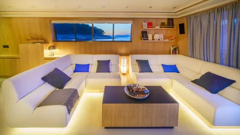 Phantom Yacht Charter, photograph 11