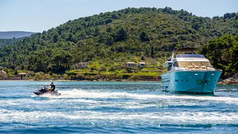Phantom Yacht Charter, photograph 2