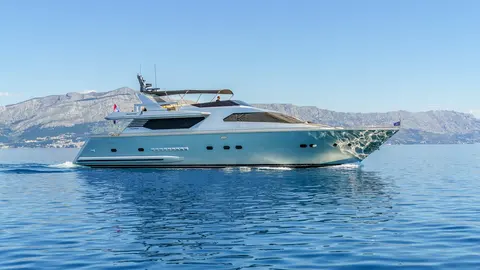 Phantom Yacht Charter, photograph 6