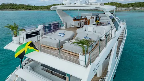 Pier Pressure Yacht Charter, photograph 10