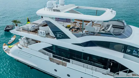 Pier Pressure Yacht Charter, photograph 11