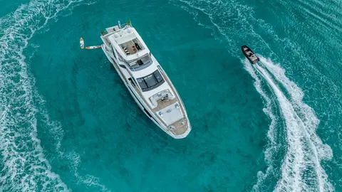 Pier Pressure Yacht Charter, photograph 5