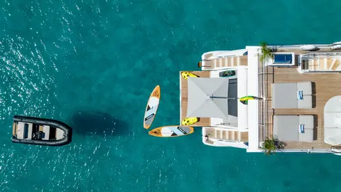 Pier Pressure Yacht Charter, photograph 6