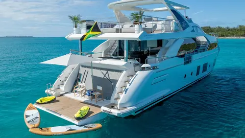 Pier Pressure Yacht Charter, photograph 8