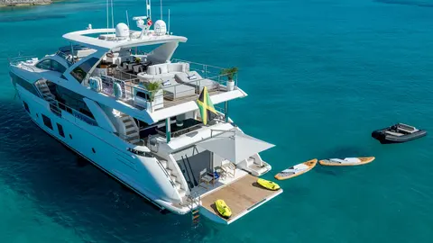 Pier Pressure Yacht Charter, photograph 9