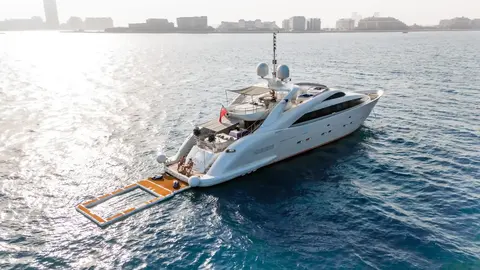 Plan B Yacht Charter in Dubai, photograph 2