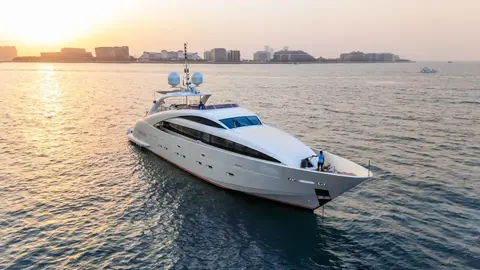 Plan B Yacht Charter in Dubai, photograph 3