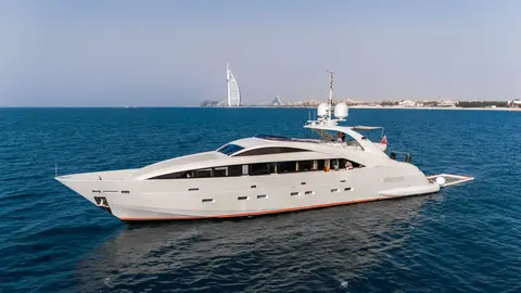 Plan B Yacht Charter in Dubai, photograph 7