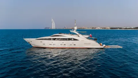 Plan B Yacht Charter in Dubai, photograph 8