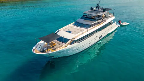 Primus Yacht Charter, photograph 3