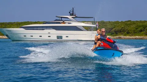 Primus Yacht Charter, photograph 4