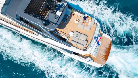 Primus Yacht Charter, photograph 5