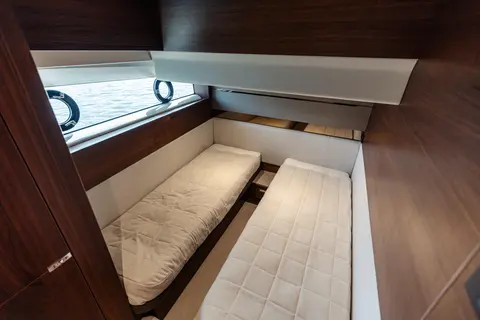 Princess V60 Yacht for Sale, photograph 11