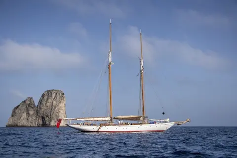 Puritan Yacht Charter, photograph 10