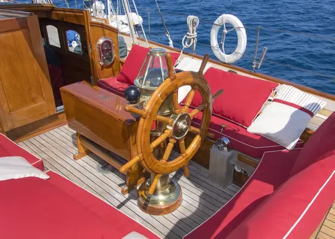 Puritan Yacht Charter, photograph 3