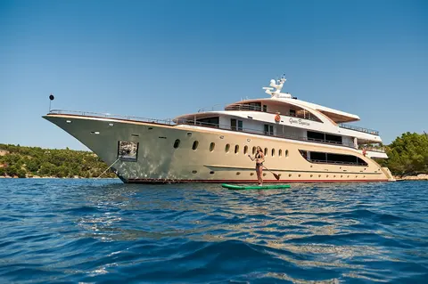 Queen Eleganza Yacht Charter, photograph 11