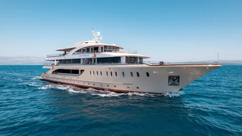 Queen Eleganza Yacht Charter, photograph 2