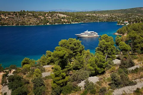 Queen Eleganza Yacht Charter, photograph 6