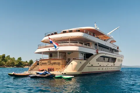 Queen Eleganza Yacht Charter, photograph 8