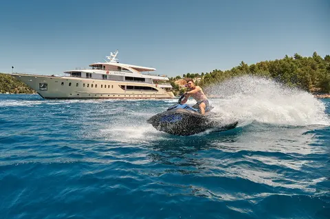 Queen Eleganza Yacht Charter, photograph 9