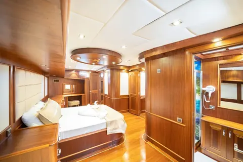 Questa Vita Yacht Charter, photograph 10
