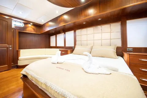 Questa Vita Yacht Charter, photograph 12