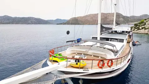 Questa Vita Yacht Charter, photograph 4
