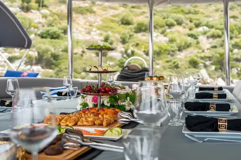Questa Vita Yacht Charter, photograph 7