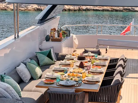 Ο΄νειrο Yacht Charter, photograph 10