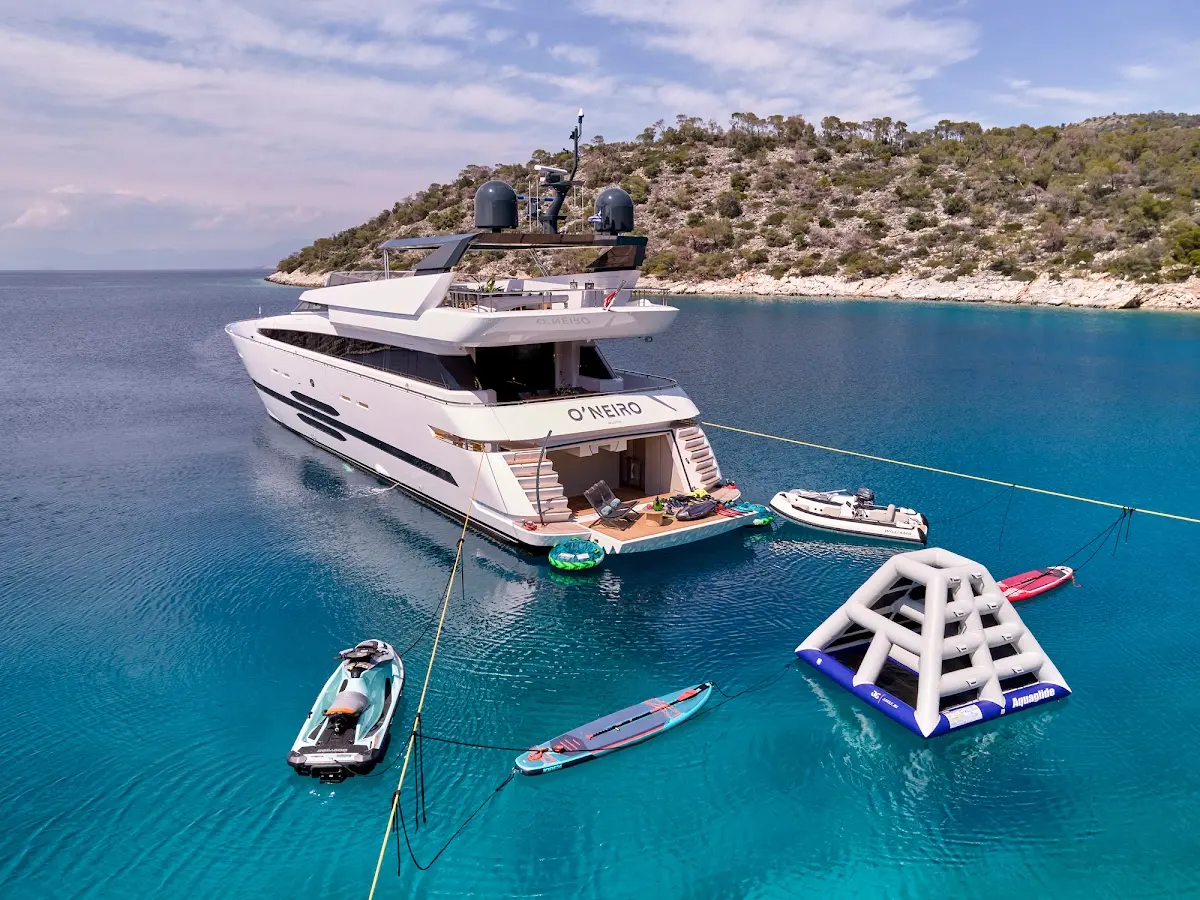Ο΄νειrο Yacht Charter
