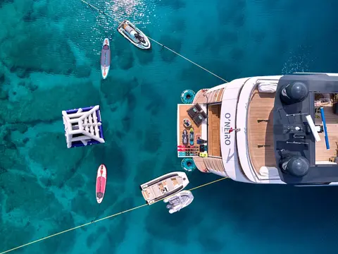 Ο΄νειrο Yacht Charter, photograph 6