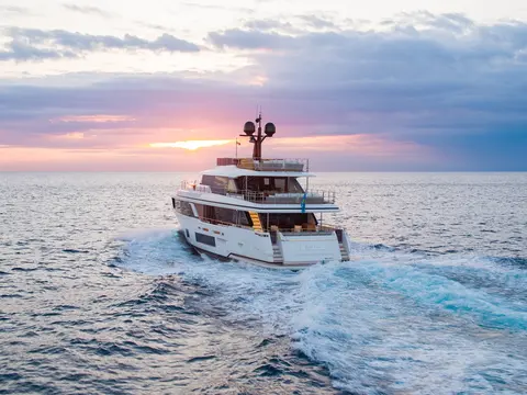 Rare Gem Yacht Charter, photograph 4