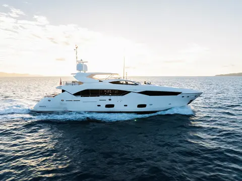 Rascal Yacht Charter, photograph 3