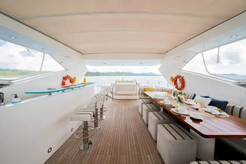 Rascal Yacht Charter, photograph 6
