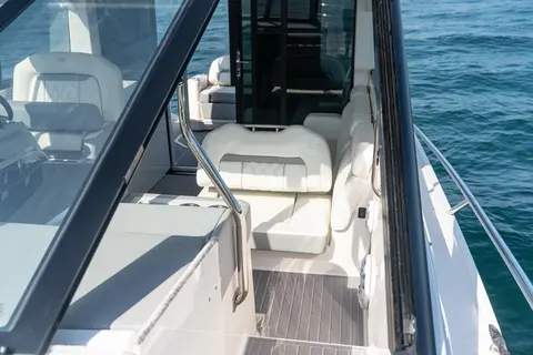 Regal 36 Grande Coupe Yacht for Sale, photograph 8