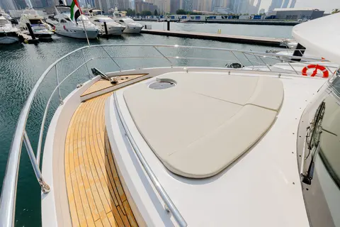 Reno Yacht Charter in Dubai, photograph 10