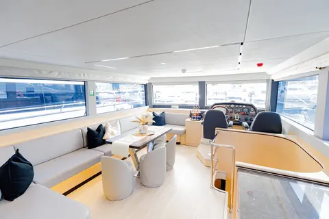 Reno Yacht Charter in Dubai, photograph 12