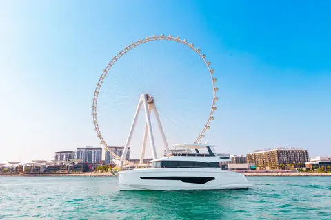 Reno Yacht Charter in Dubai, photograph 2