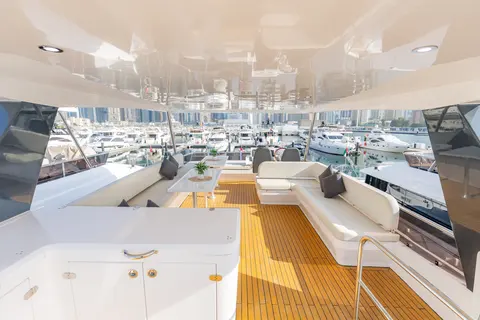 Reno Yacht Charter in Dubai, photograph 6