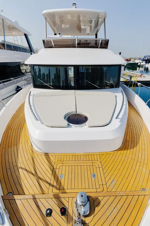 Reno Yacht Charter in Dubai, photograph 9