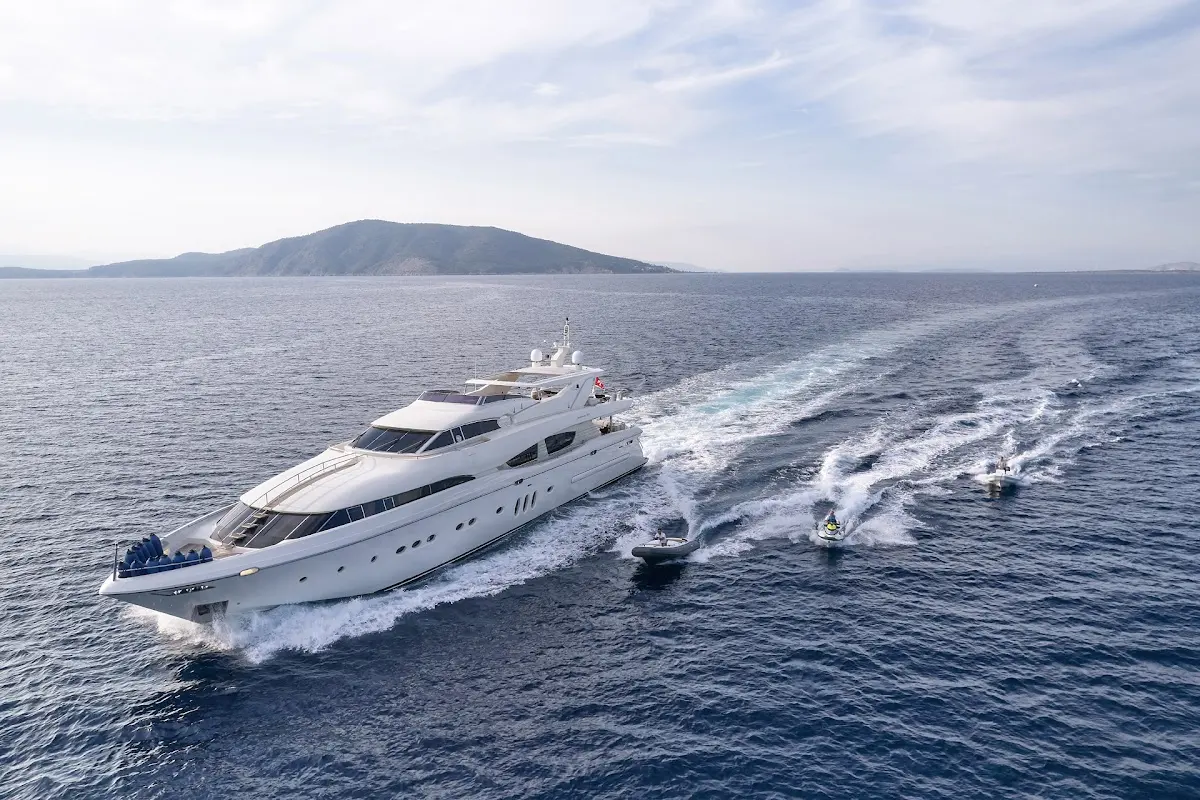 Rini Yacht Charter