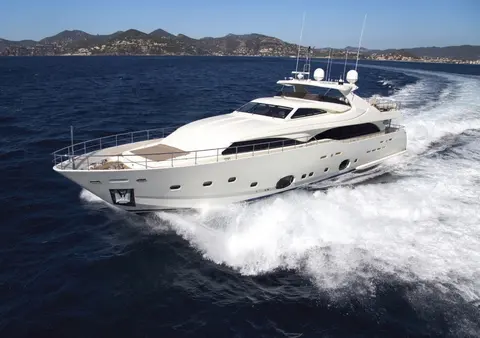 Robusto Yacht Charter, photograph 4