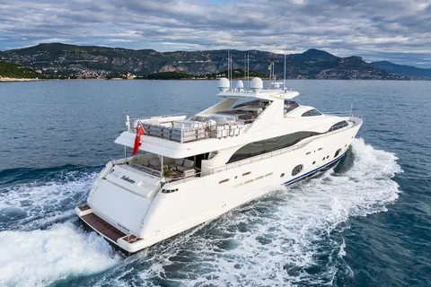 Robusto Yacht Charter, photograph 6